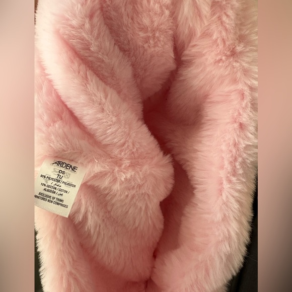 🛍️3/$15 - NWT Girls Plush Fuzzy winter hat - Picture 5 of 5